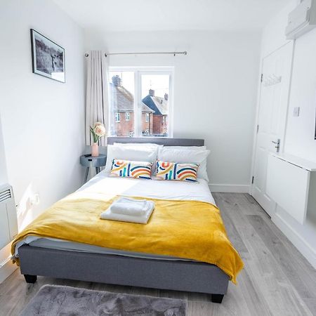 No 01 Small Studio Flat In Aylesbury Town Station Esterno foto