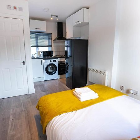 No 01 Small Studio Flat In Aylesbury Town Station Esterno foto