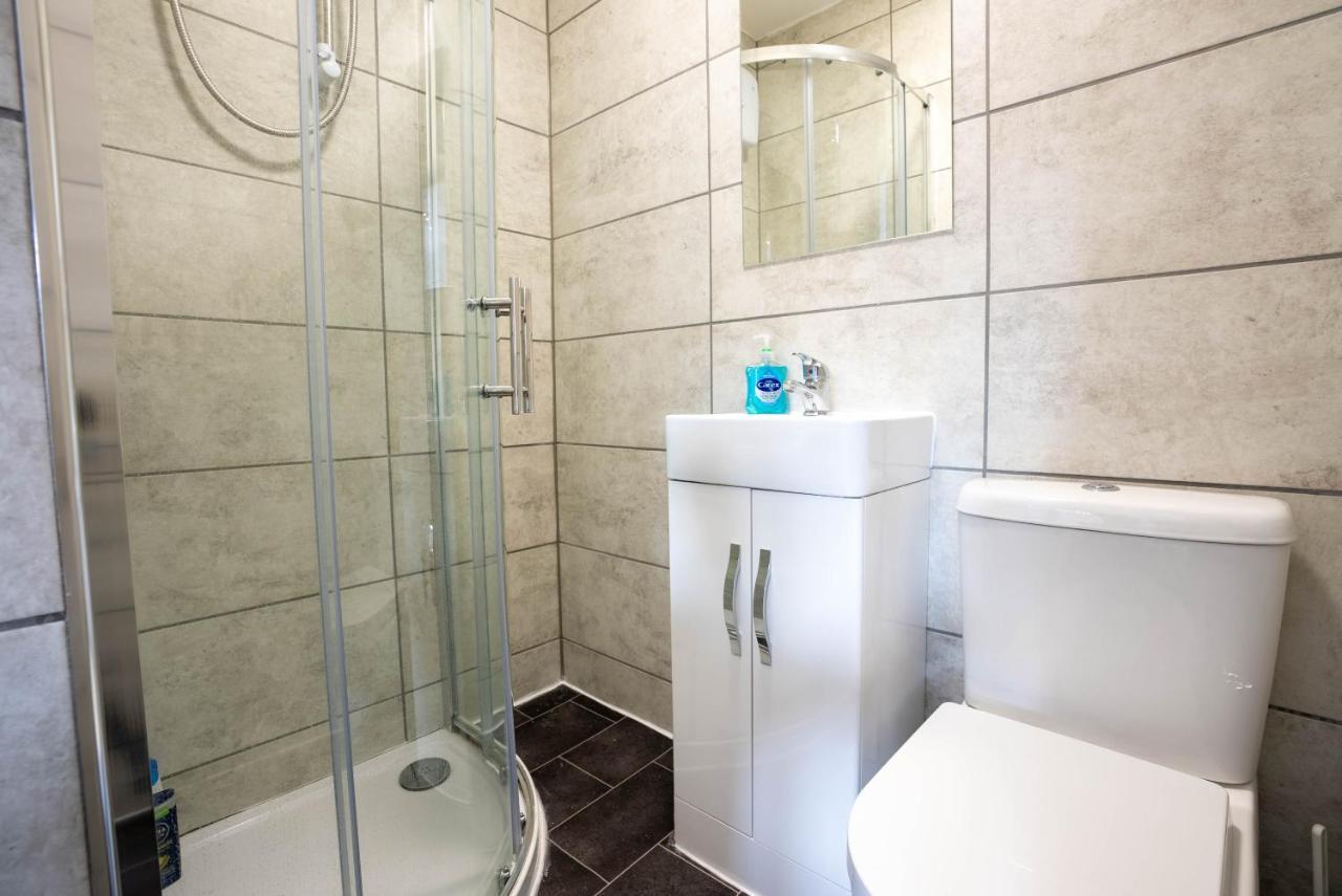 No 01 Small Studio Flat In Aylesbury Town Station Esterno foto