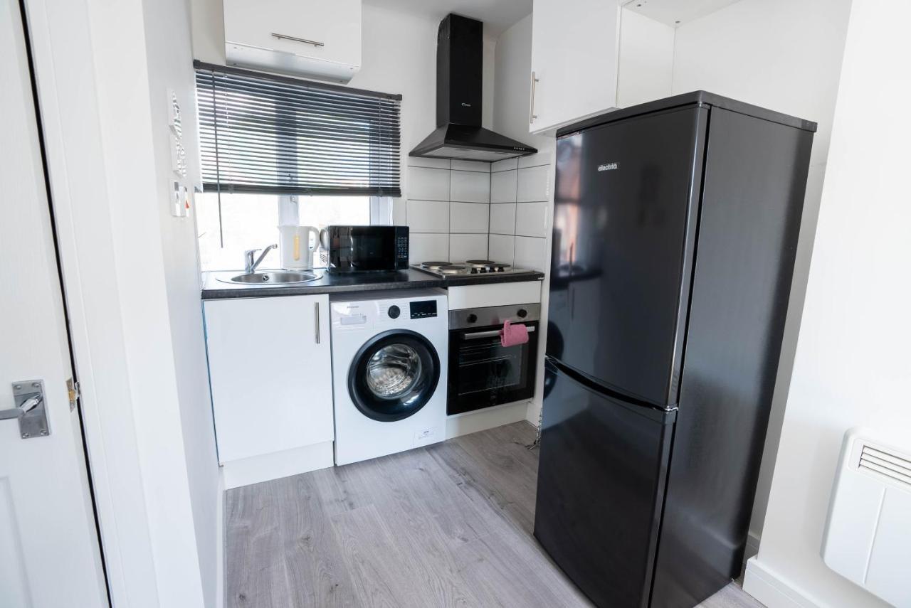 No 01 Small Studio Flat In Aylesbury Town Station Esterno foto