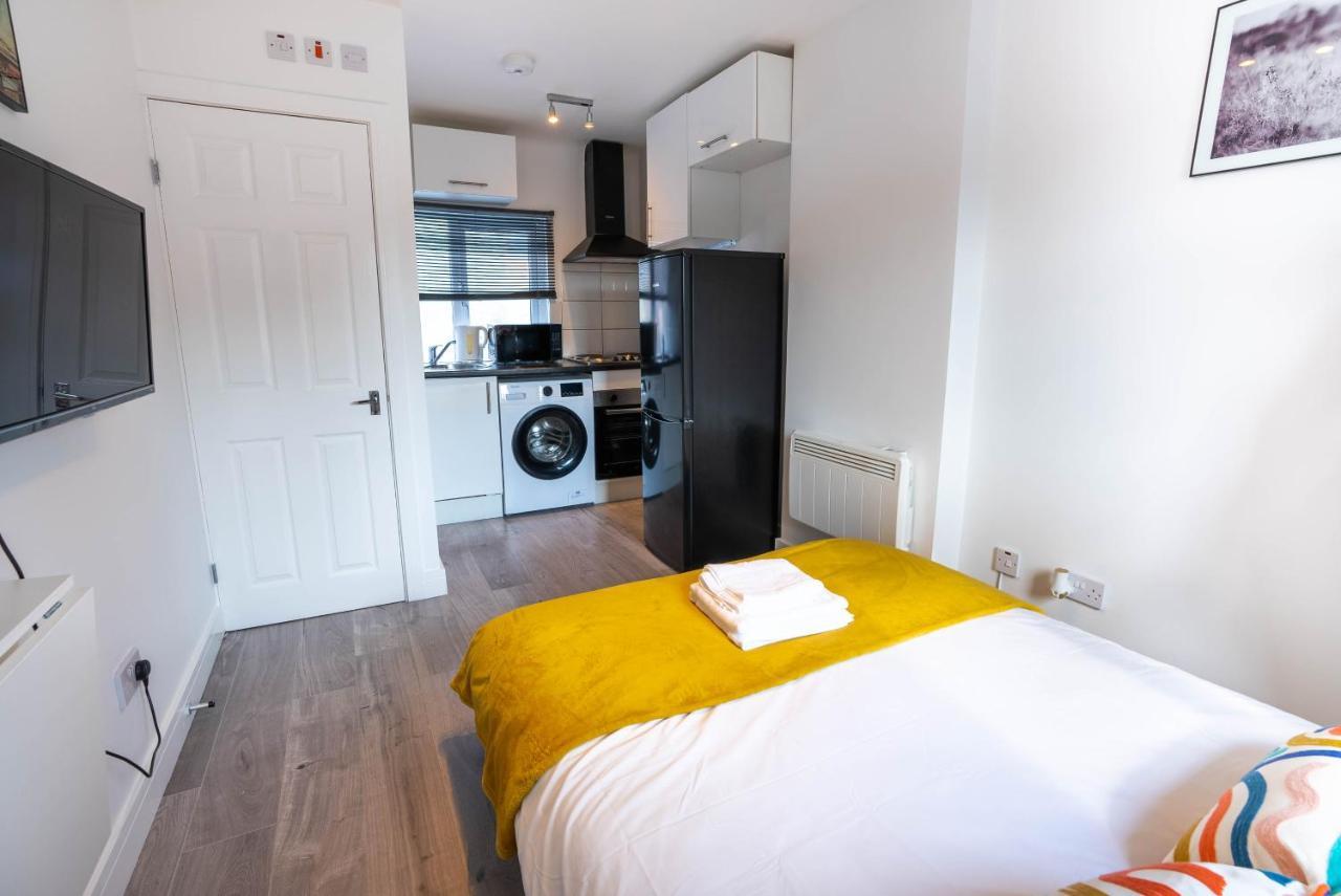 No 01 Small Studio Flat In Aylesbury Town Station Esterno foto