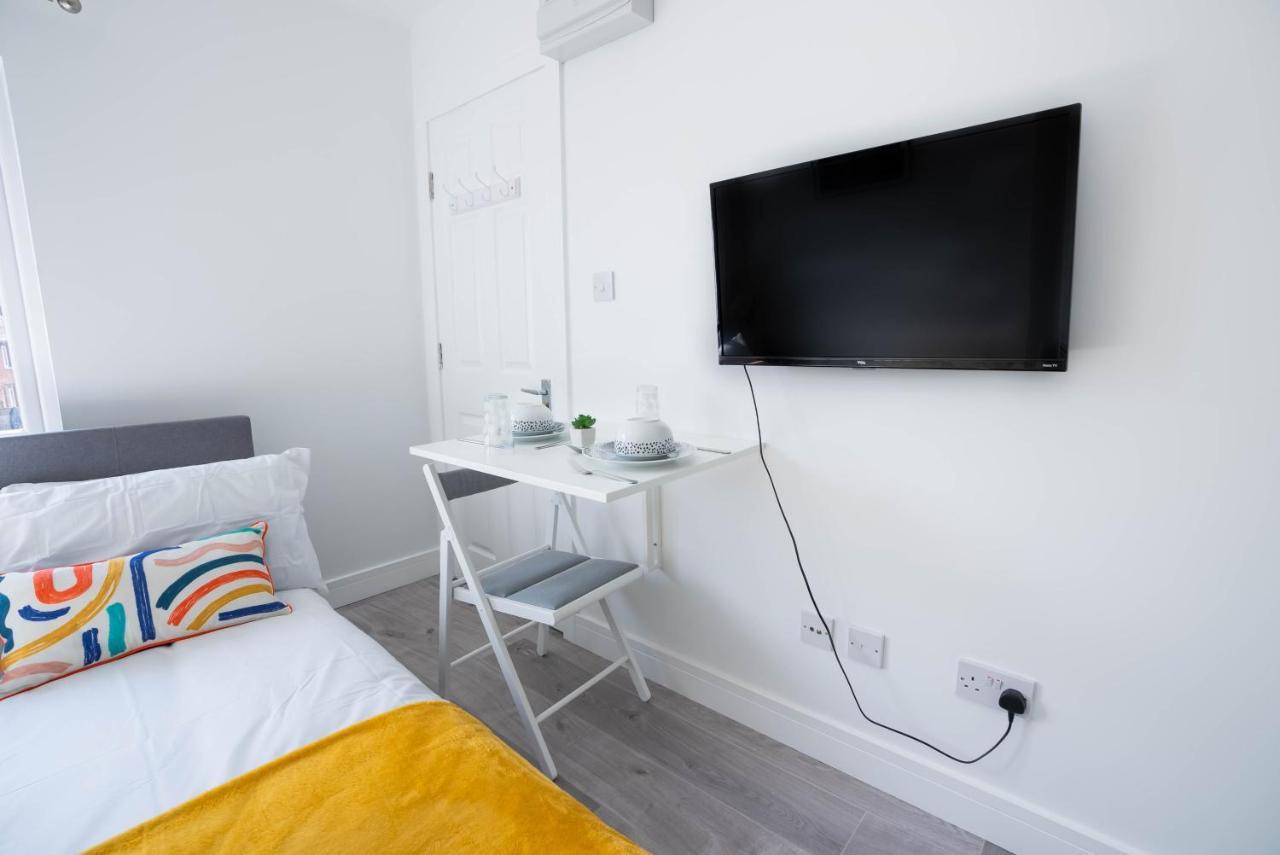No 01 Small Studio Flat In Aylesbury Town Station Esterno foto